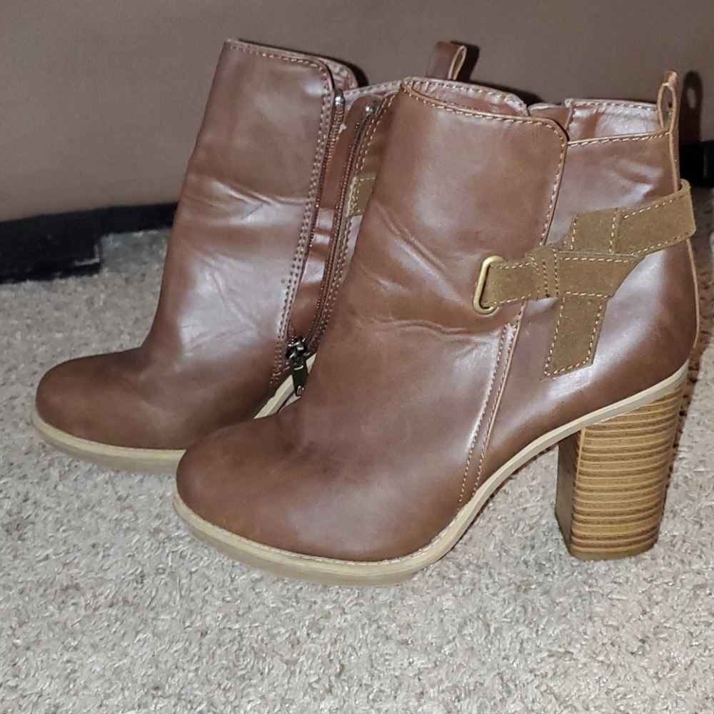 Euc chunky heal bootie